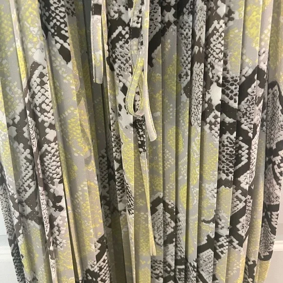 Black Tape, Midi Dress, Neon yellow and brown snake pattern, Size XL - Picture 3 of 4